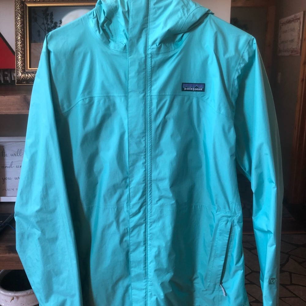 MAKE OFFER•Women’s Patagonia Rain Jacket